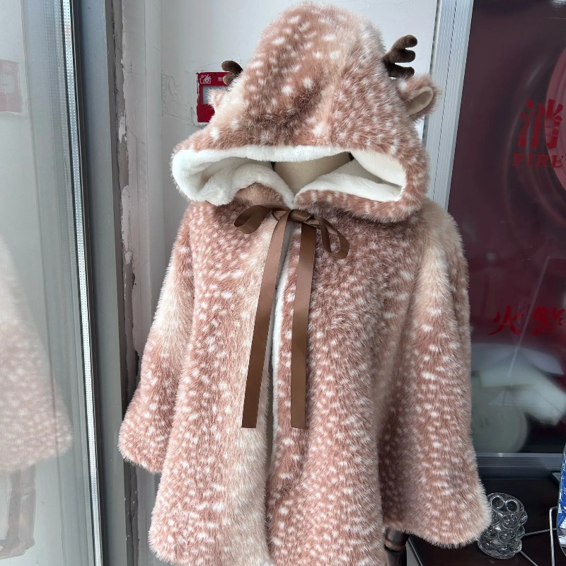 Mantello natalizio a pois con  - Winter Clothing Pk recensione e prezzo
