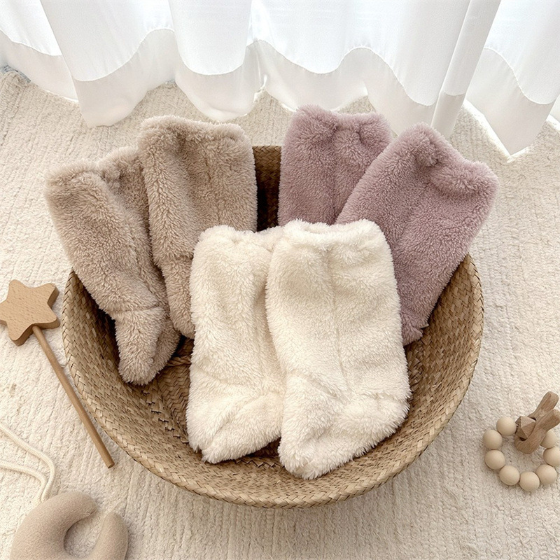 Caldi calzini invernali per ba - Winter Clothing Toddler recensione e prezzo